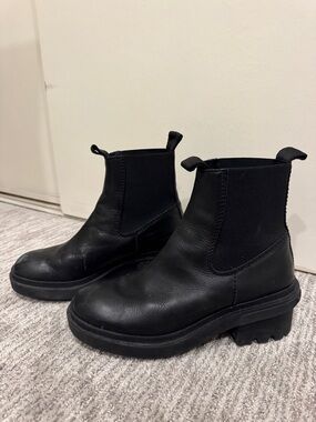 Bimba y Lola Black Leather Chelsea Lug Sole Boots